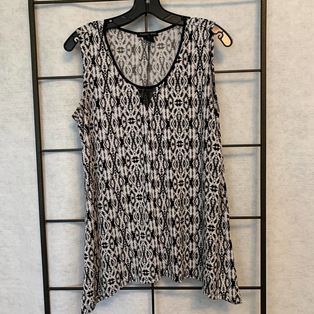 SUSAN LAWRENCE Black and White Shark Bite Hem Top Women's Size Large